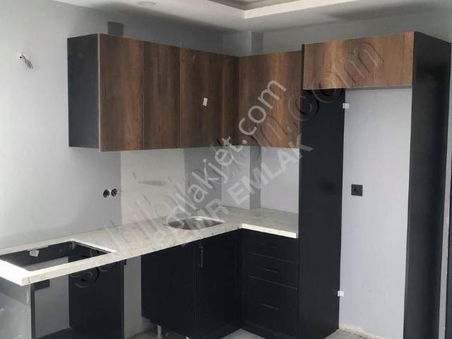 Emr'den Stadyum Karşısında Göl Manzaralı Satılık Lüks 1+1
