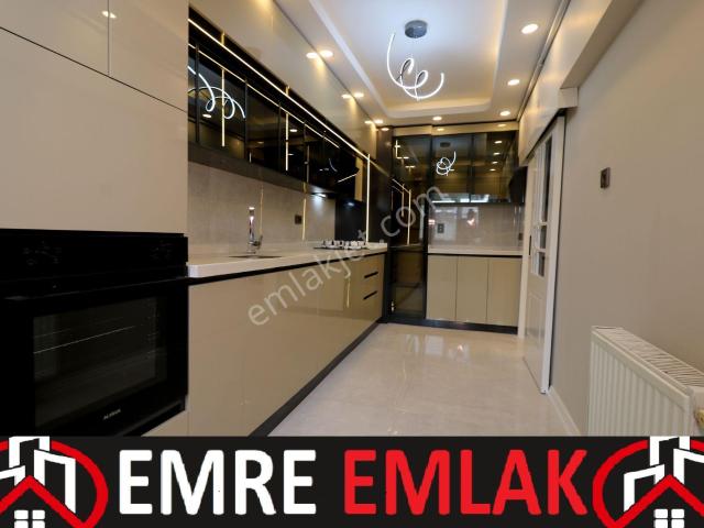 Emre Emlak'tan Oğuzlar'da Site İçi Asansörlü Arakat Full Yapılı Satılık 3+1 Daire