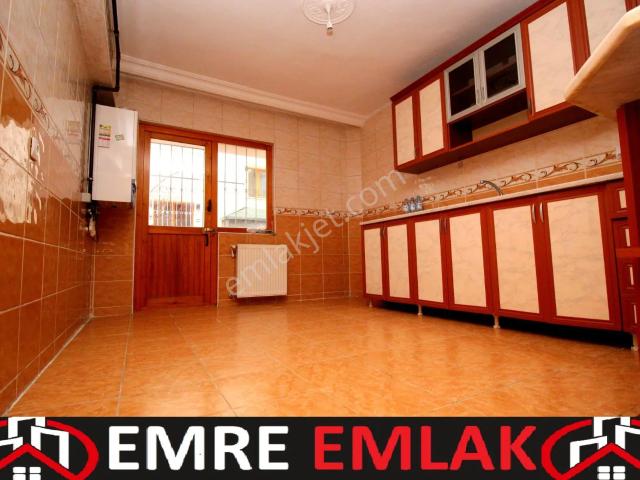 Emre Emlak'tan Atakent'te Ön Cephe Tren İstasyonu Yakını Kiralık 3+1 Daire