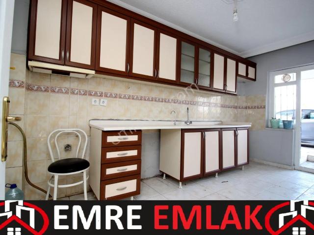 Emre Emlak'tan Topçu Mahallesinde Cadde Yanı 3+1 Kiralık Daire