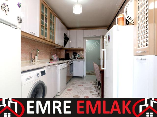 Emre Emlak'tan Topçu'da Arakat Ön Cephe Yapılı Satılık 3+1 Daire