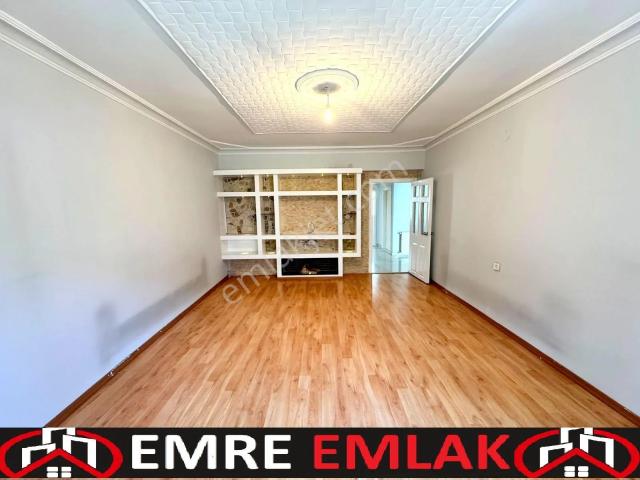 Emre Emlak'tan Topçu'da Ön Cephe Arakat 2+1 Kiralık Daire