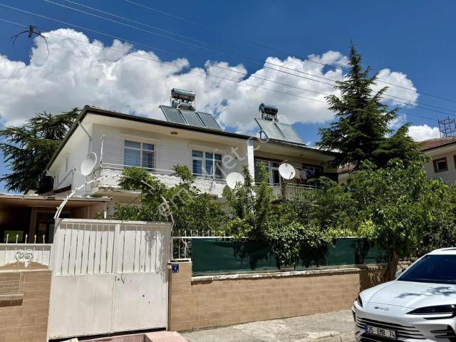Emre Gm/den Doğukent'te Şehir Hastanesi Yanında Bakımlı Villa