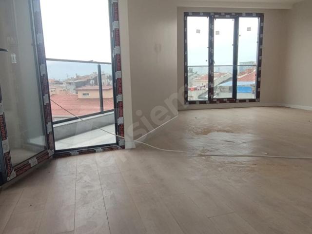 Emsalsiz 4+1 135 M2 Köşe Cadde Üzerinde Karanlık Odası Yok
