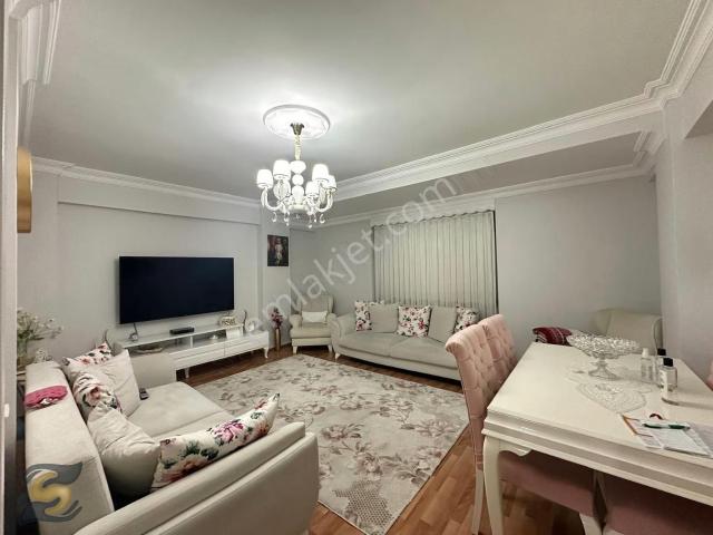 Şemsipaşa'da Tramvayın Dibinde Satılık Ferak Geniş Arakat Daire