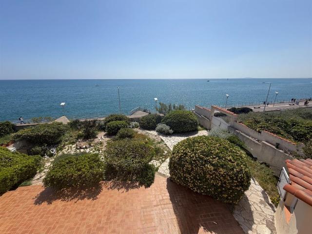 En1ère ligne vue mer, appartement T5 en duplex.