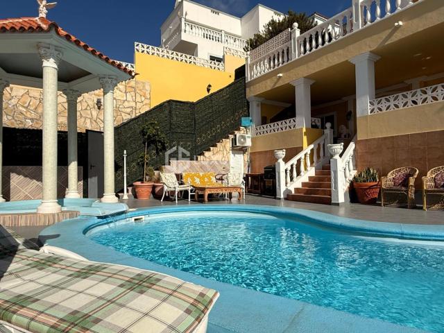 En Torviscas Alto, una de las zonas residenciales más consol. 345m² Adeje