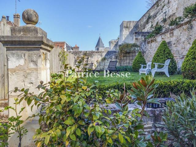 En Touraine, un hôtel particulier du 18ème siècle, avec cour. 360m² Loches