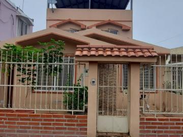 EN URB. PORTAL DE LOS ESTEROS SE VENDE LINDA CASA