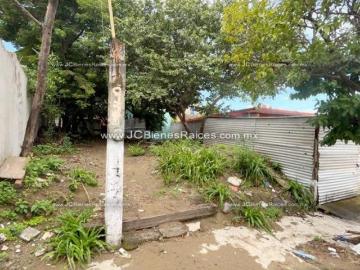 Terreno en Venta con un Cuarto Construido en la Colonia Hidalgo Muy Cerca del Imss