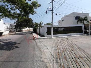 En venta terreno en el Fraccionamiento Cumbres, ubicado en la zona del campestre a unos metros del C
