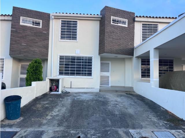 En venta town house en Urb. Villas del Golf Plaza. Cabudare. IH 100717