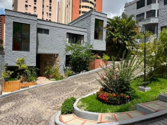 En venta Town house Residencias La Montaña El Bosque NLH