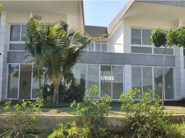 En Venta Townhouse con muelle privado. CODIGO 1772253