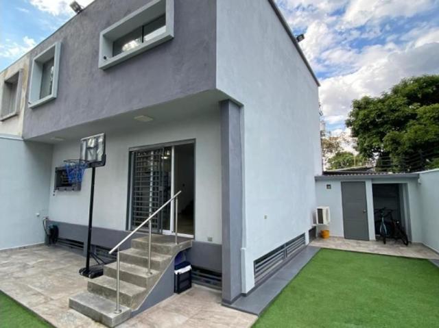 En venta Townhouse Res. TAJ MAHAL Urb. Trigal Sur. N LH