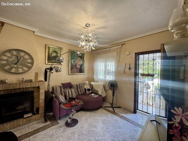 En venta un chalet adosado en Orihuela Costa, Playa Flamenca