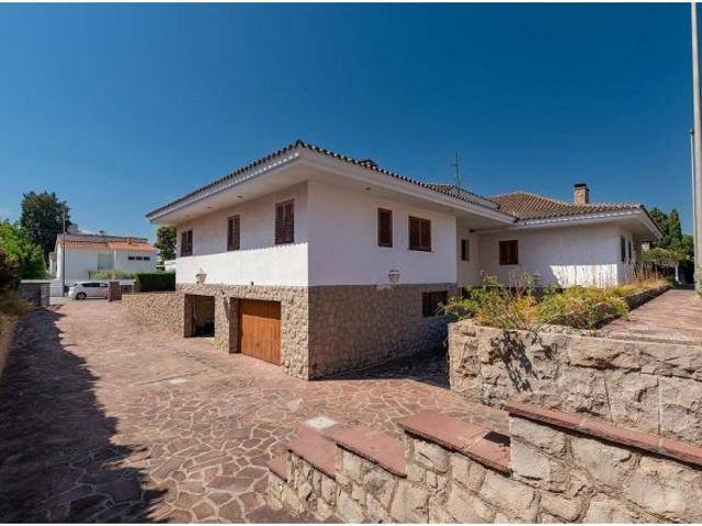 EN VENTA VIVIENDA UNIFAMILIAR GRAN AVENIDA BENICASSIM PARA VIVIR O PROMOCION UNIFAMILIARES