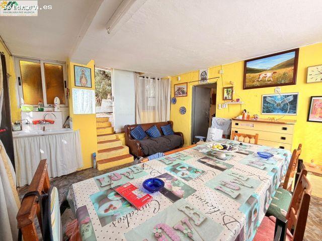 EN VENTA VIVIENDA DE 80M2 SOBRE PARCELA RUSTICA DE 3.300M2 A 6KM DE VINARÒS!