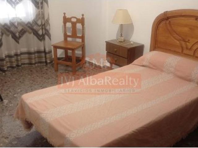 EN VENTA VIVIENDA EN BUEN ESTADO CON PLAZA DE GARAJE, ZONA CALLE ROSARIO