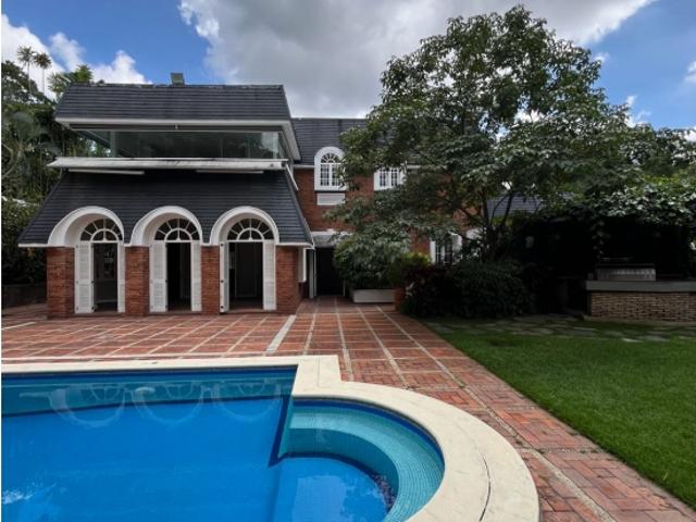 En VENTA / ALQUILER Casa en el Country Club