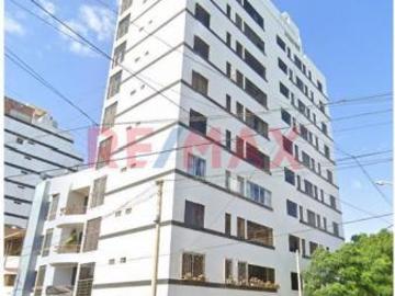 En Venta Amplio Departamento 86M2