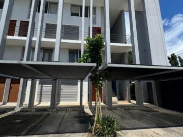 EN VENTA AMPLIO TOWNHOUSE EN MONTES DE AME CON AMENIDADES Y PISCINA, CERCA DE GRAN PLAZA