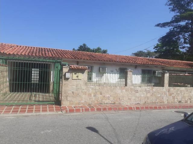 En venta amplia casa en Borburata C 5623919