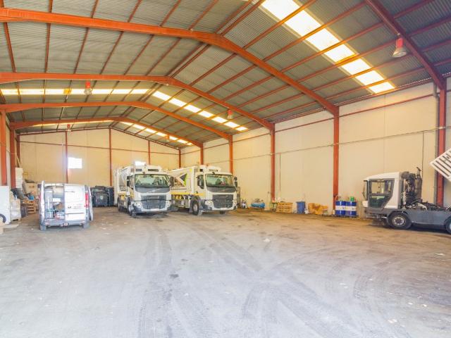 EN VENTA AMPLIA NAVE INDUSTRIAL EN CALLOSA DE SEGURA
