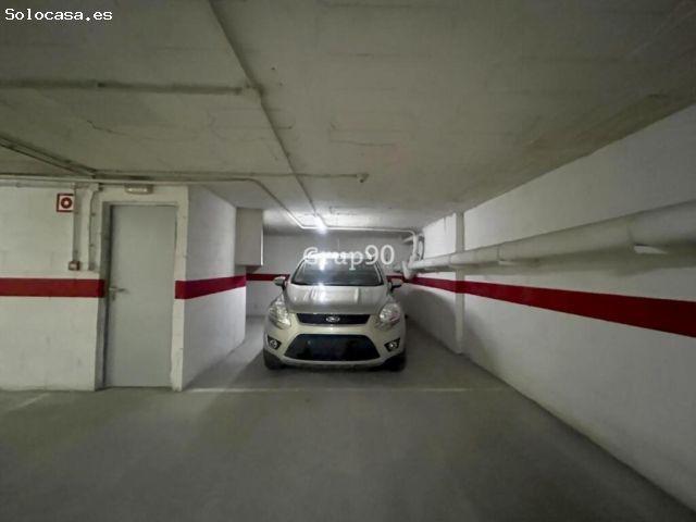 En venta amplia plaza de parking con trastero en Av. Garrigues