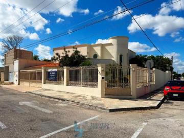 EN VENTA AMPLIA RESIDENCIA EN ESQUINA EN BENITO JUAREZ NORTE
