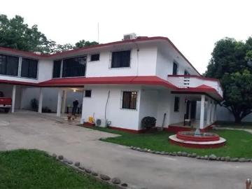 En venta amplia residencia en Ixtacomitán, Tabasco, $3,200,000