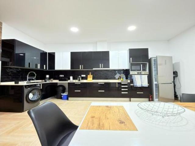 En venta amplia vivienda en el centro de Alicante. Zona mercado