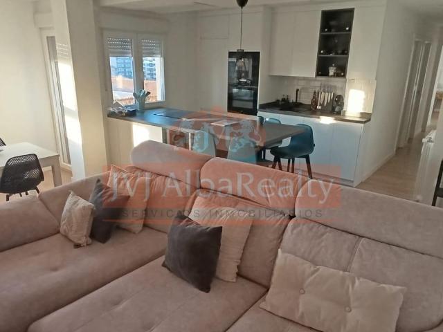 EN VENTA AMPLIA VIVIENDA TOTALMENTE REFORMADA, ZONA STO. ANGEL