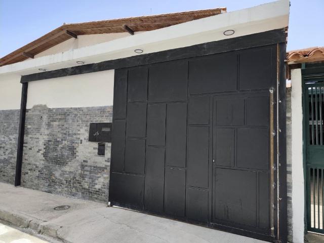 En Venta Amplia Y Hermosa Casa en Alto Prado