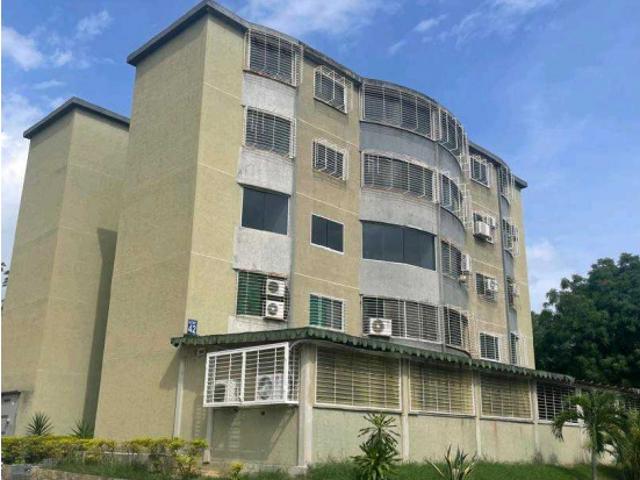 Se vende apartamento 56m2 La Sabana Guatire 9077