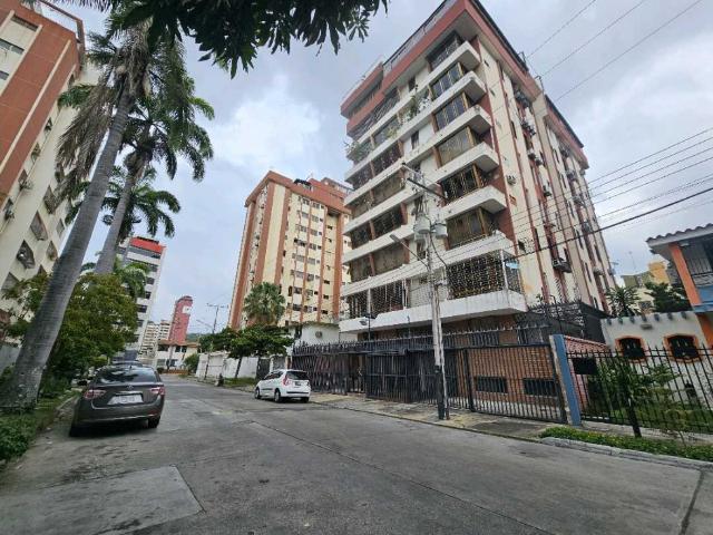 En venta apartamento amplio apartamento en San Isidro Maracay