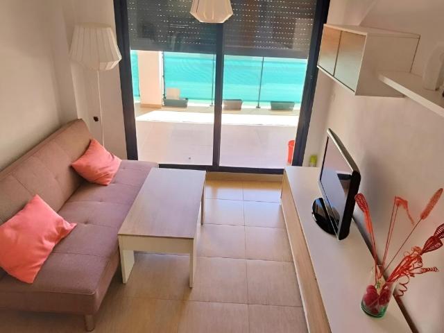 En venta, apartamento de 2 habitaciones con amplia terraza en playa de Moncofa