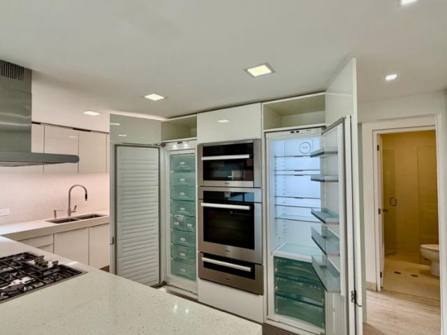 En venta apartamento en Campo Alegre calle cerrada