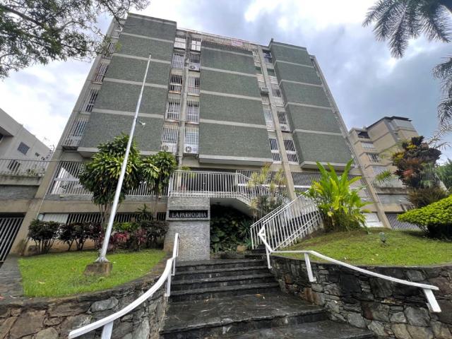 En Venta Apartamento en Cumbres de Curumo 195mts