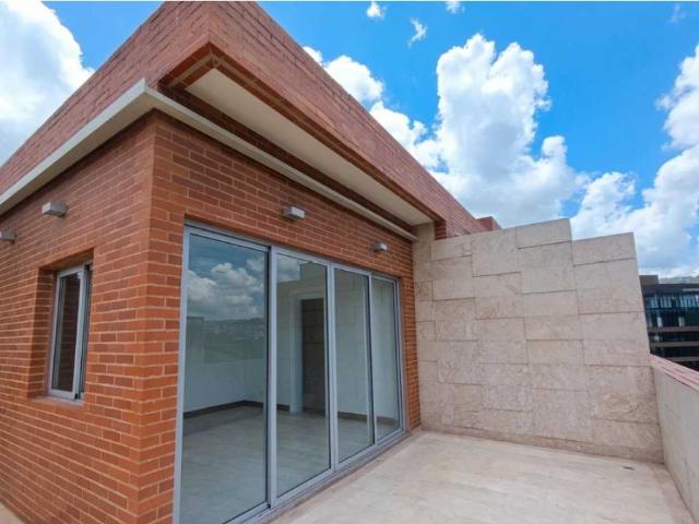 En Venta Apartamento Las Mercedes 172mts2 3H/2B+V/2PE