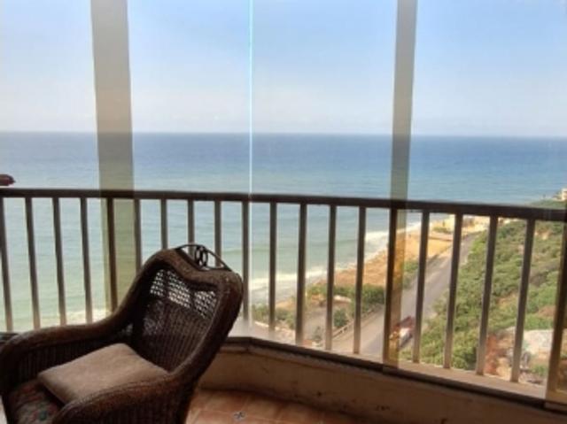 Apartamento con Piscina adultos y otra niños Playa Grande La Guaira