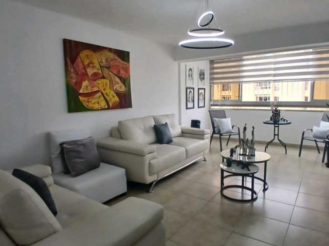 En venta apartamento remodelado de 130m2 Macaracuay, Caracas