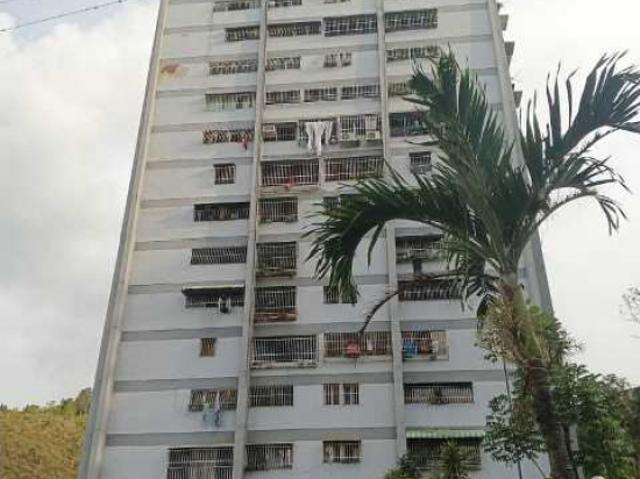 Se vende apartamento 95m2 Caricuao UD4 6737