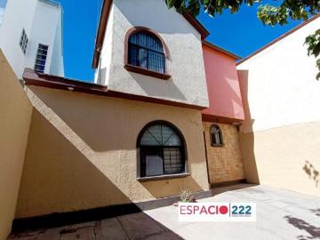 EN VENTA BONITA CASA EN COL. PASEOS DE CHIHUAHUA $2&apos 300,000