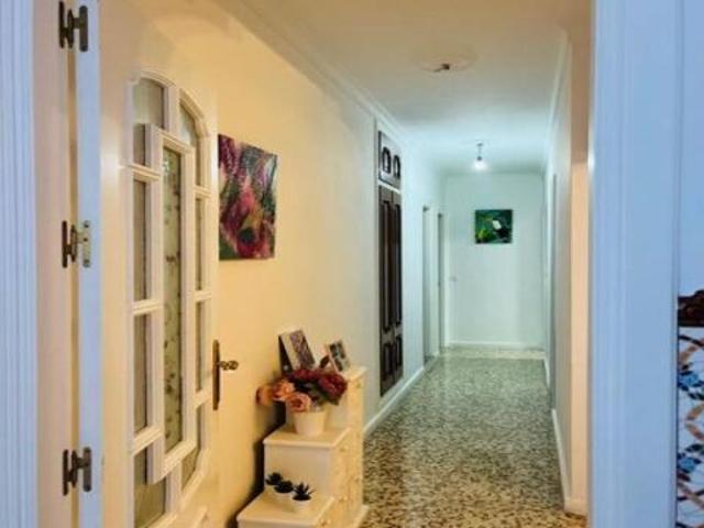 EN VENTA CASA MATA EN PLANTA BAJA CON AZOTEA EN PLENO CENTRO DE ESTEPONA