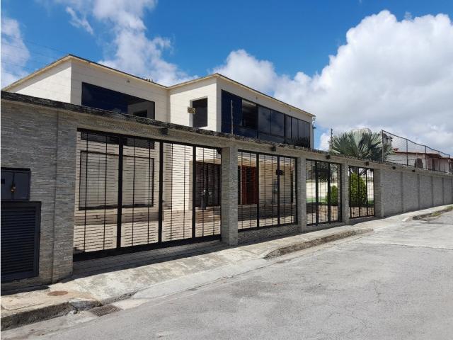 En Venta Casa moderna 780m2 Los Nuevos Teques