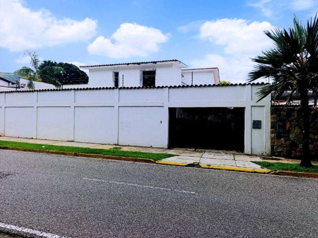 EN VENTA CASA A REMODELAR EN LA VIÑA CON ALTO POTENCIAL COMERCIAL