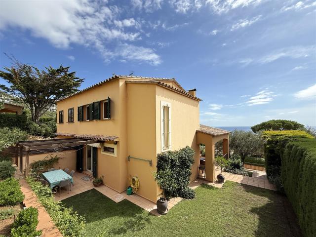 En venta casa adosada con vistas al mar en Begur, Aiguablava 162m² Begur