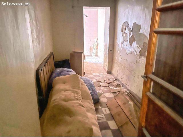 En venta casa de dos alturas con patio y gran potencial en La Vall dUixó