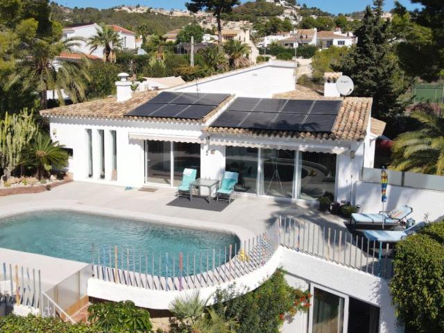 ► En Venta Casa de lujo con vistas al mar y a poca distanci. 287m² Benissa